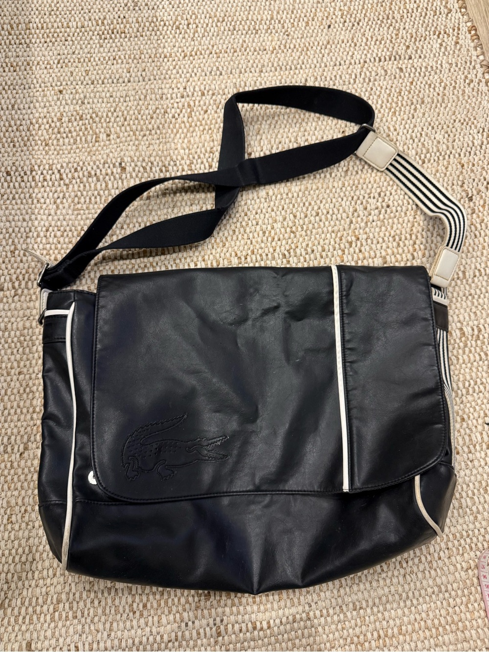 ★ VTG LACOSTE BLACK MESSENGER BAG ★